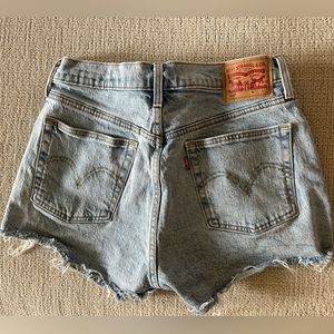 Levi’s Shorts size 28
